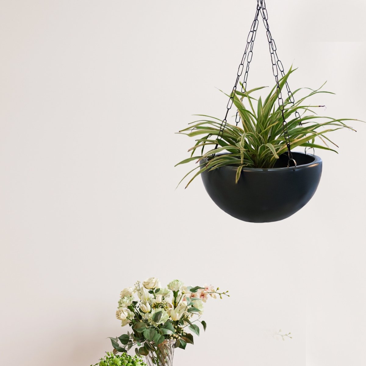 Kezevel Indoor Outdoor FRP Planters - Grey Hanging Flower Pot, Lightweight Durable Hanging Planter for Garden Home Décor
