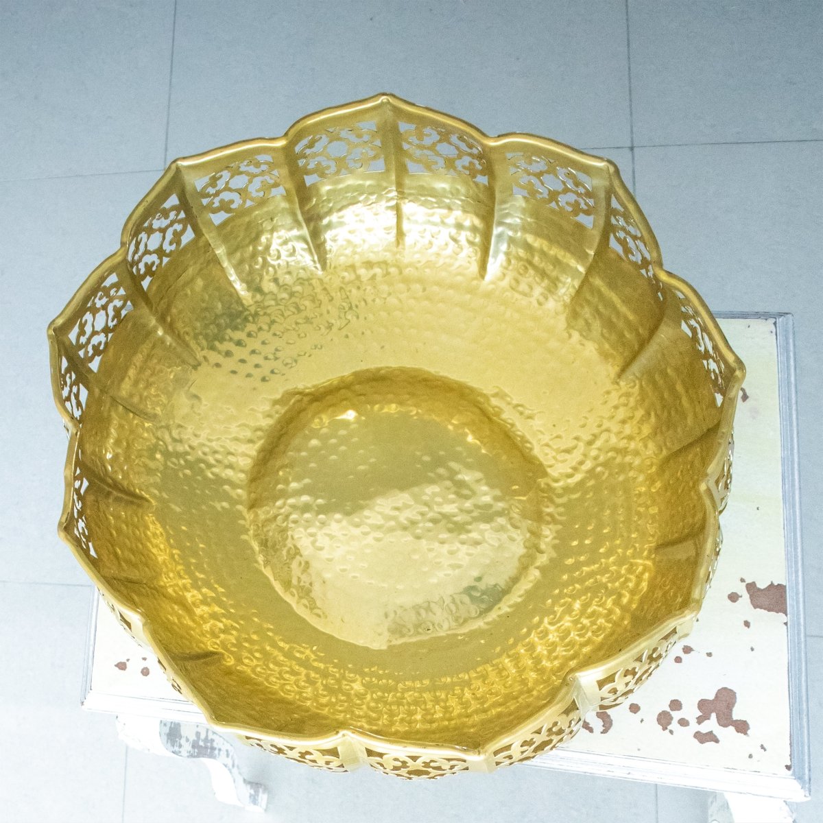 Kezevel Metal Decorative Urli Bowl - Golden Finish Traditional Handcrafted Urli Bowl for Flowers and Candles, Urli Pots